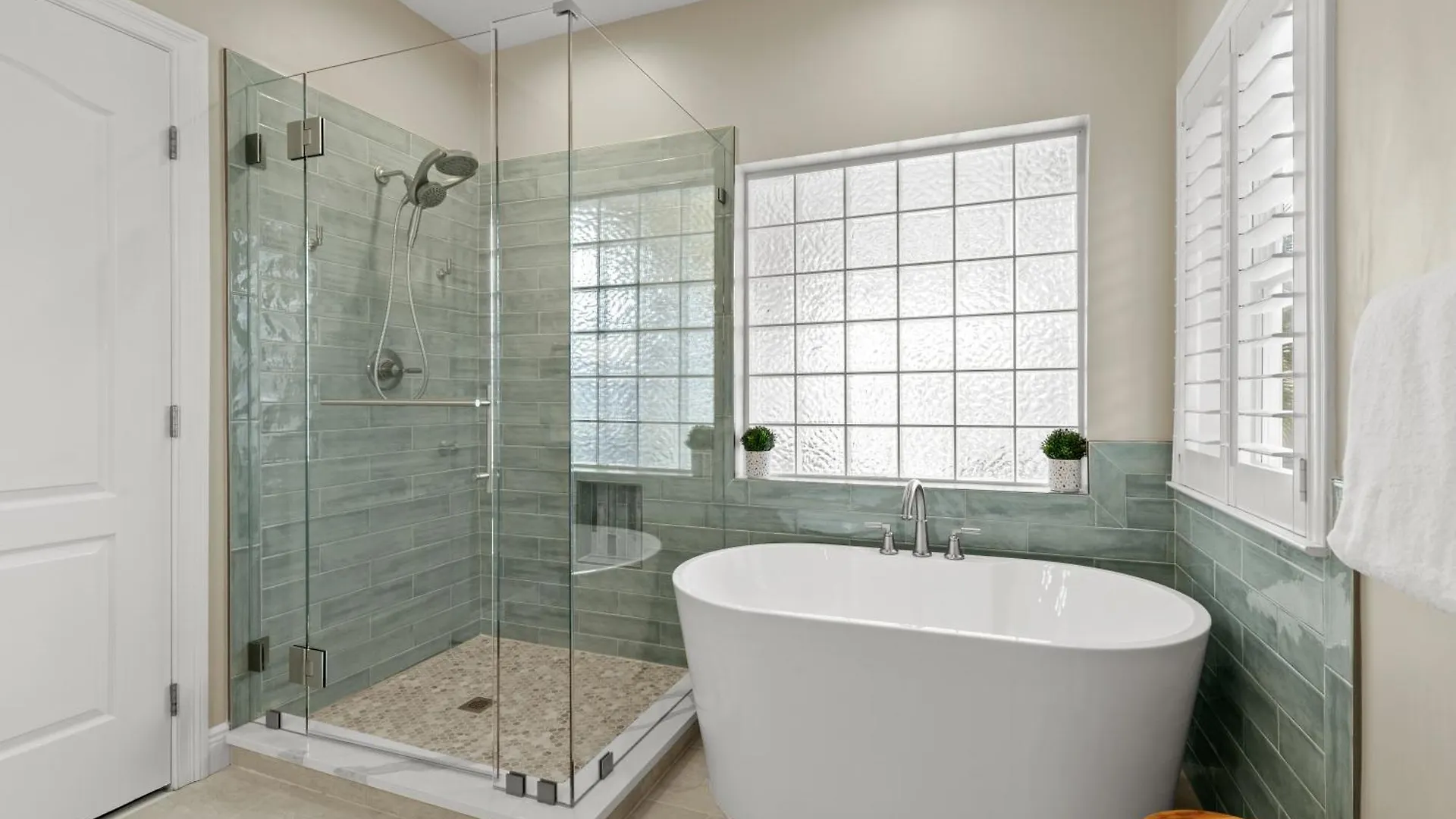 Community Pool, Hot Tub And Beach - Beach View Destin Tatil Evi
