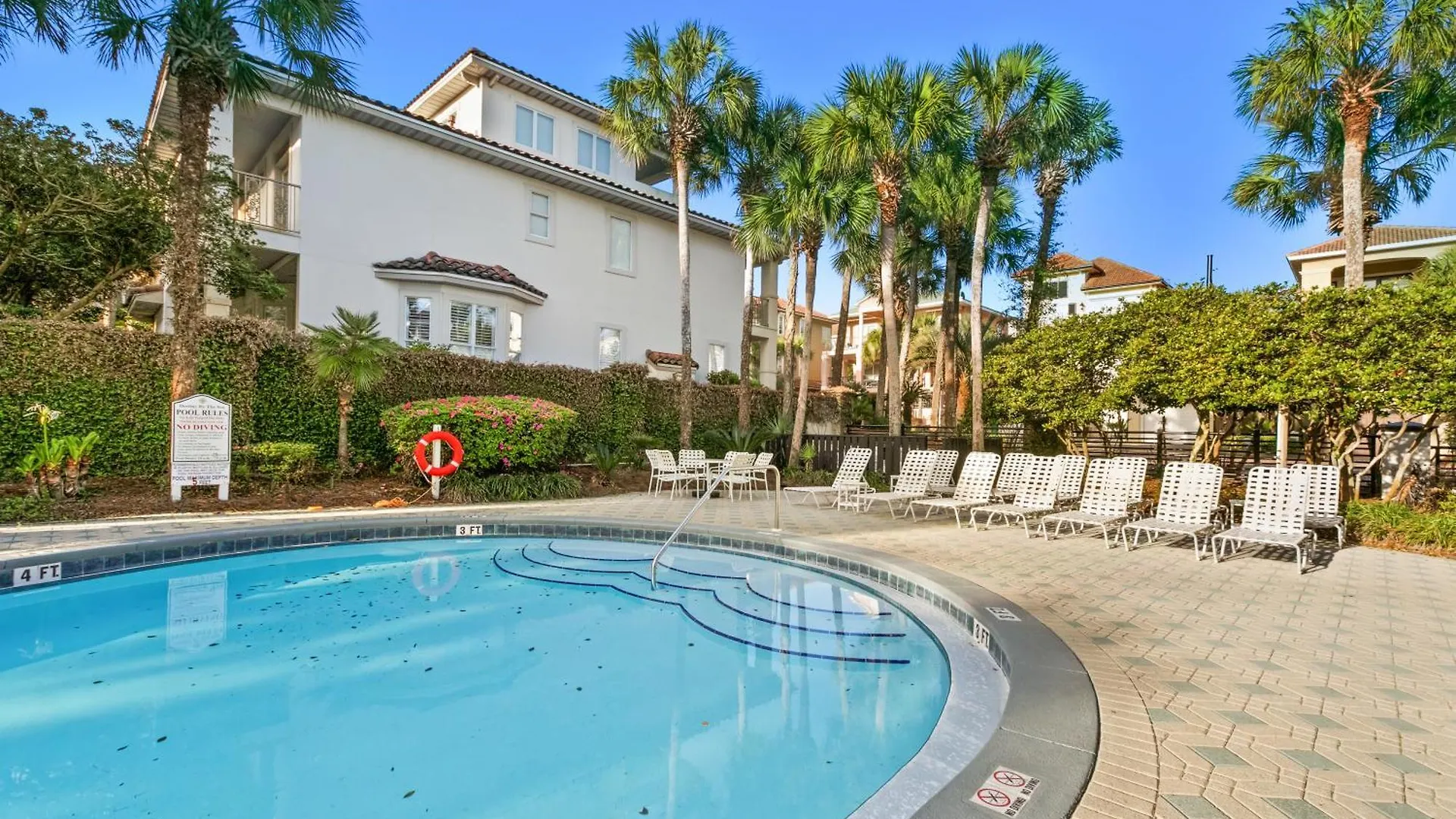 Community Pool, Hot Tub And Beach - Beach View Destin 0*,