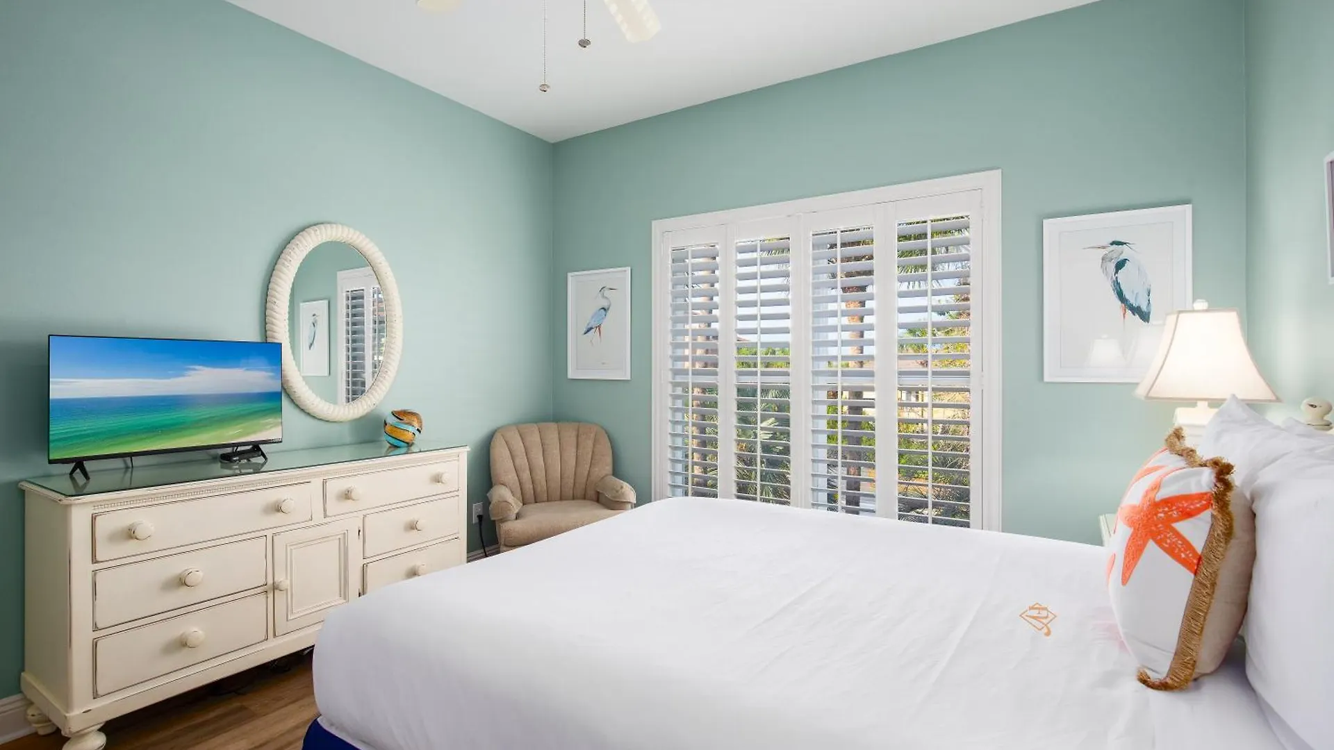 Community Pool, Hot Tub And Beach - Beach View Destin