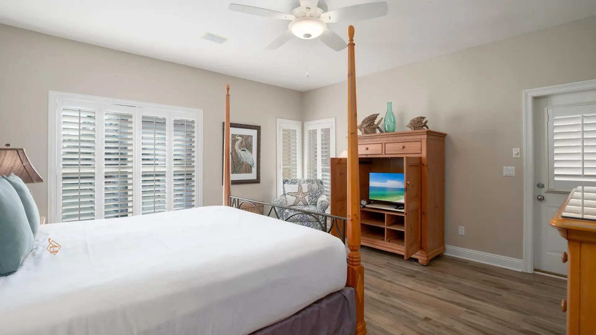 Community Pool, Hot Tub And Beach - Beach View Destin