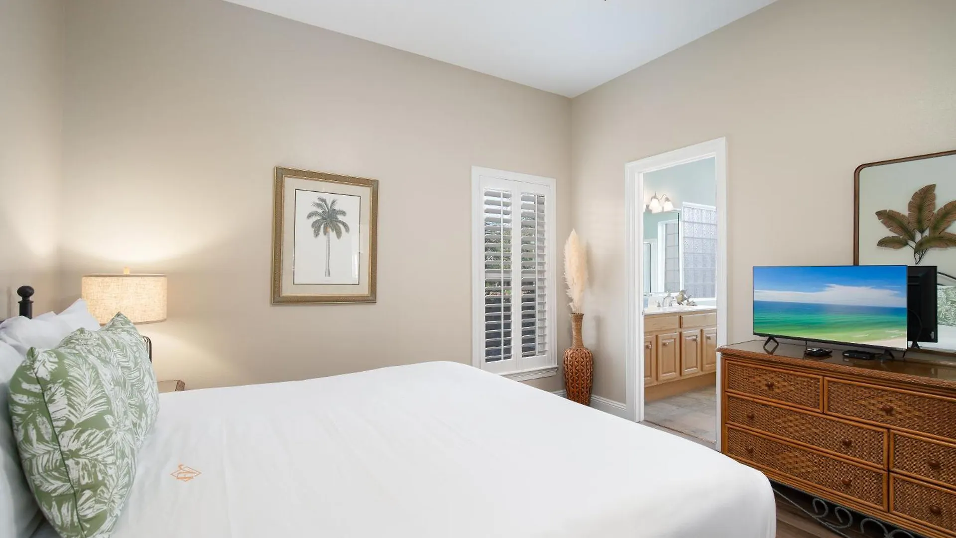 Community Pool, Hot Tub And Beach - Beach View Destin
