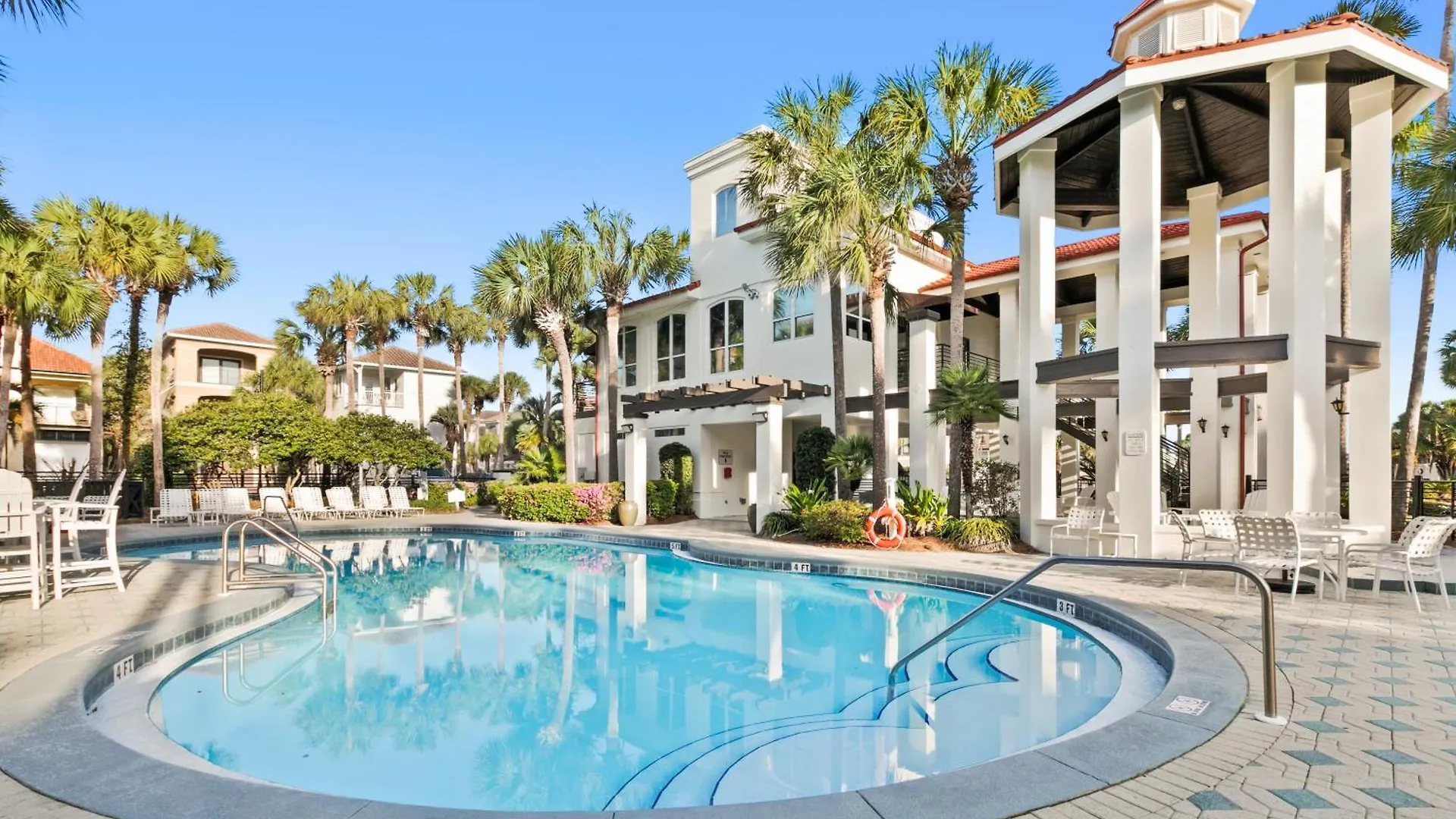 Community Pool, Hot Tub And Beach - Beach View Destin