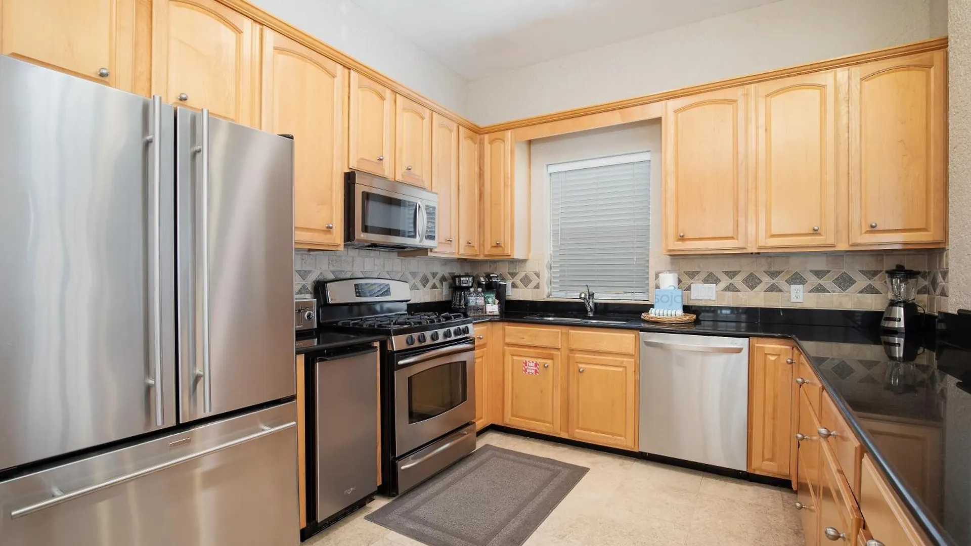 Community Pool, Hot Tub And Beach - Beach View Destin