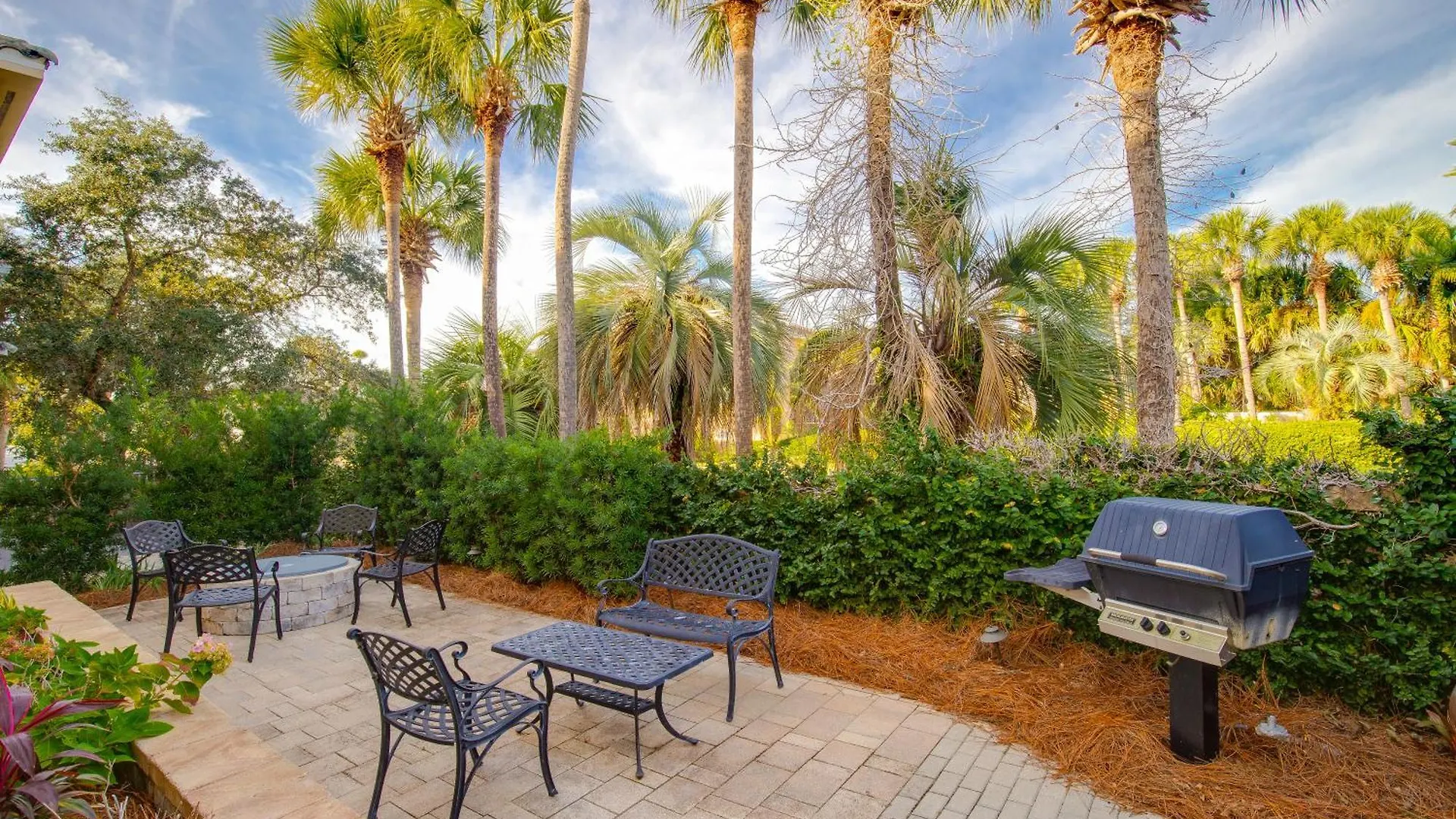 Community Pool, Hot Tub And Beach - Beach View Destin Holiday home